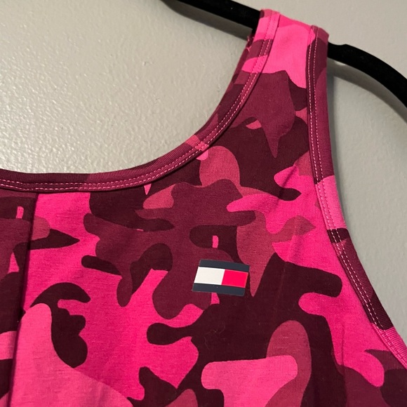 NWT Tommy Hilfiger Sport Sz Large Pink Camo Built-in Twist Front Sports Bra! - Picture 2 of 8